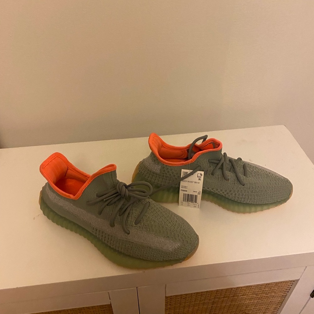 Yeezy’s boosts size 8!